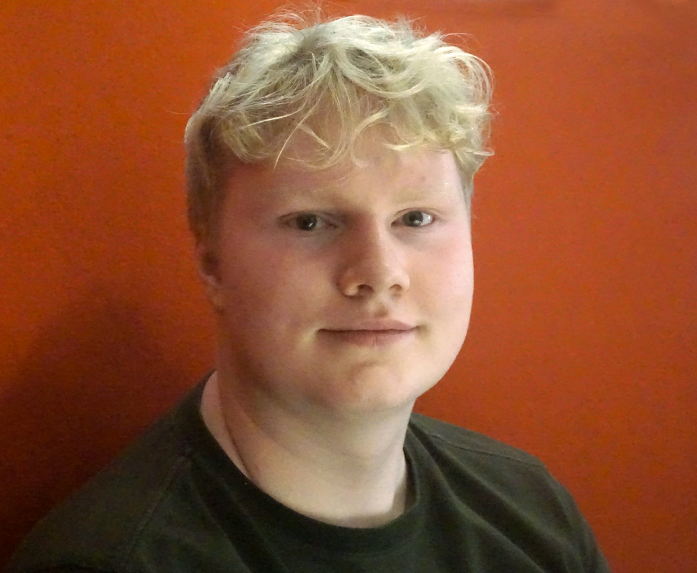 Max leest Harry Potter bij het Digitaalhuis